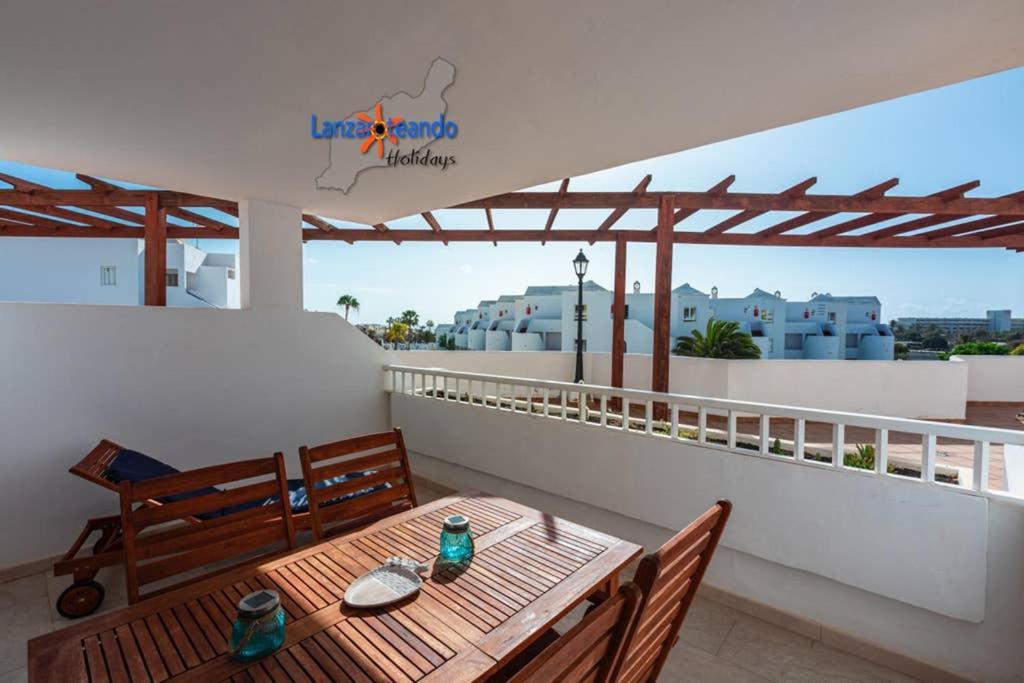 Vivienda Vacacional Ocean Pearl Costa Teguise Bagian luar foto