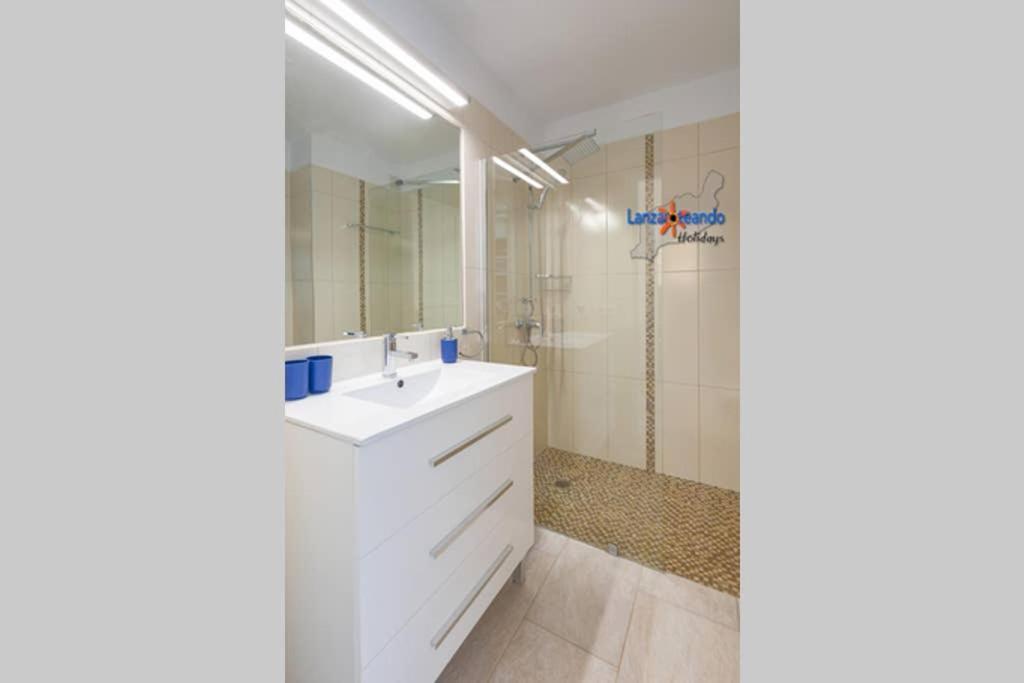 Vivienda Vacacional Ocean Pearl Costa Teguise Bagian luar foto