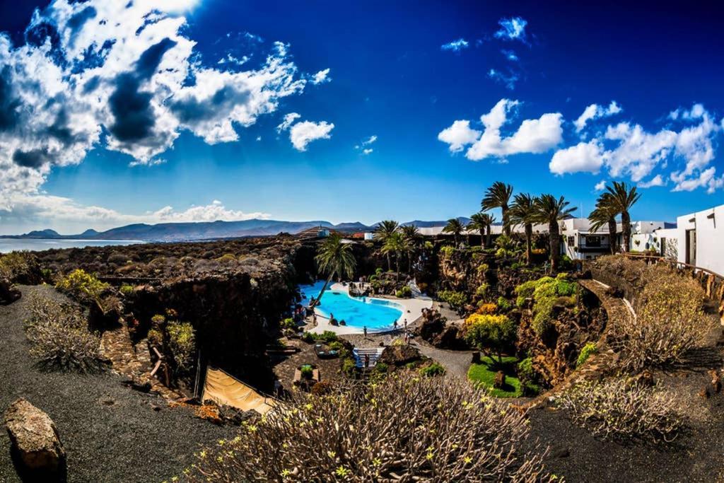 Vivienda Vacacional Ocean Pearl Costa Teguise Bagian luar foto